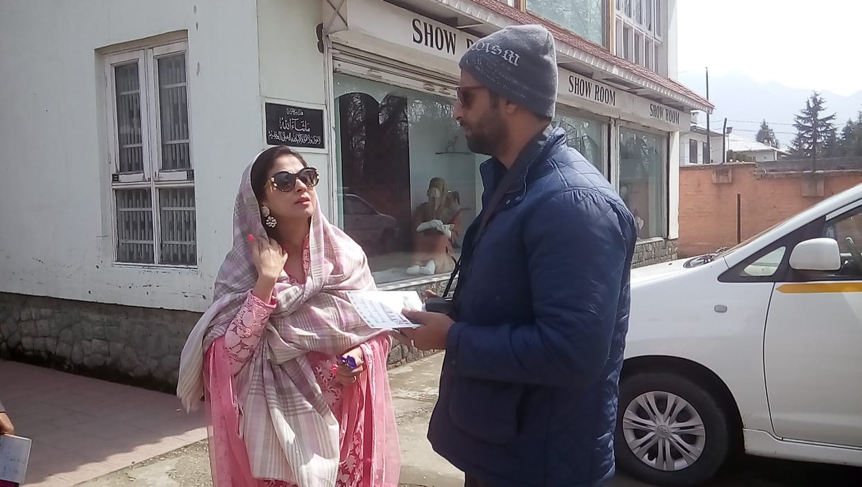 Actress Urmila arrived in Srinagar