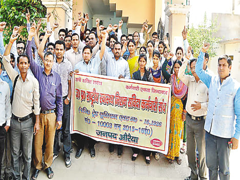 The contract health workers on strike