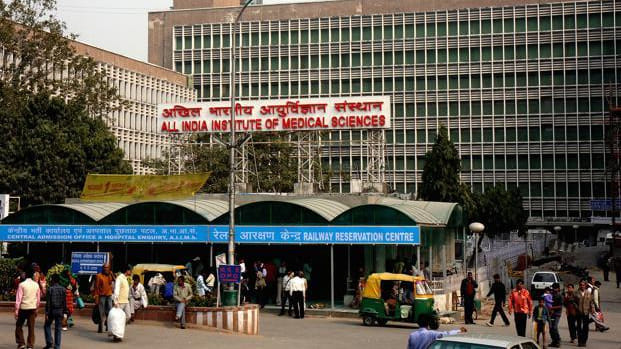 aiims doctor dead body found in hospital hostel