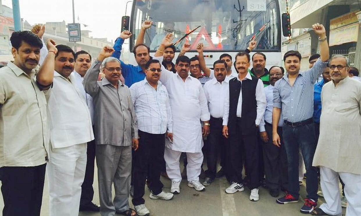 Bullion traders traveled to Delhi.