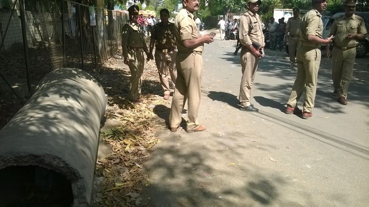 nude dead body of women found in lucknow