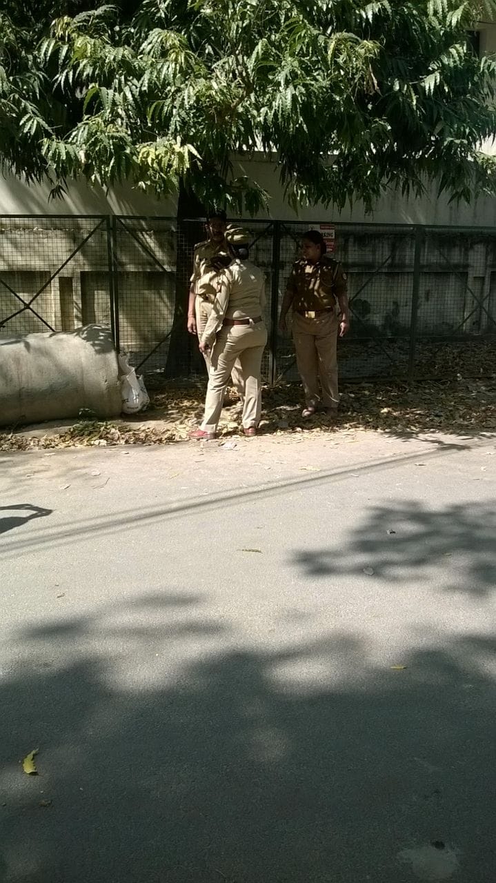 nude dead body of women found in lucknow