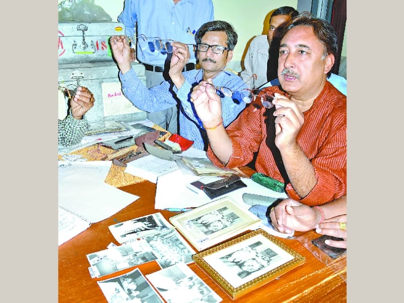 Articles of Subhash chandra bose found in gumnami baba box.