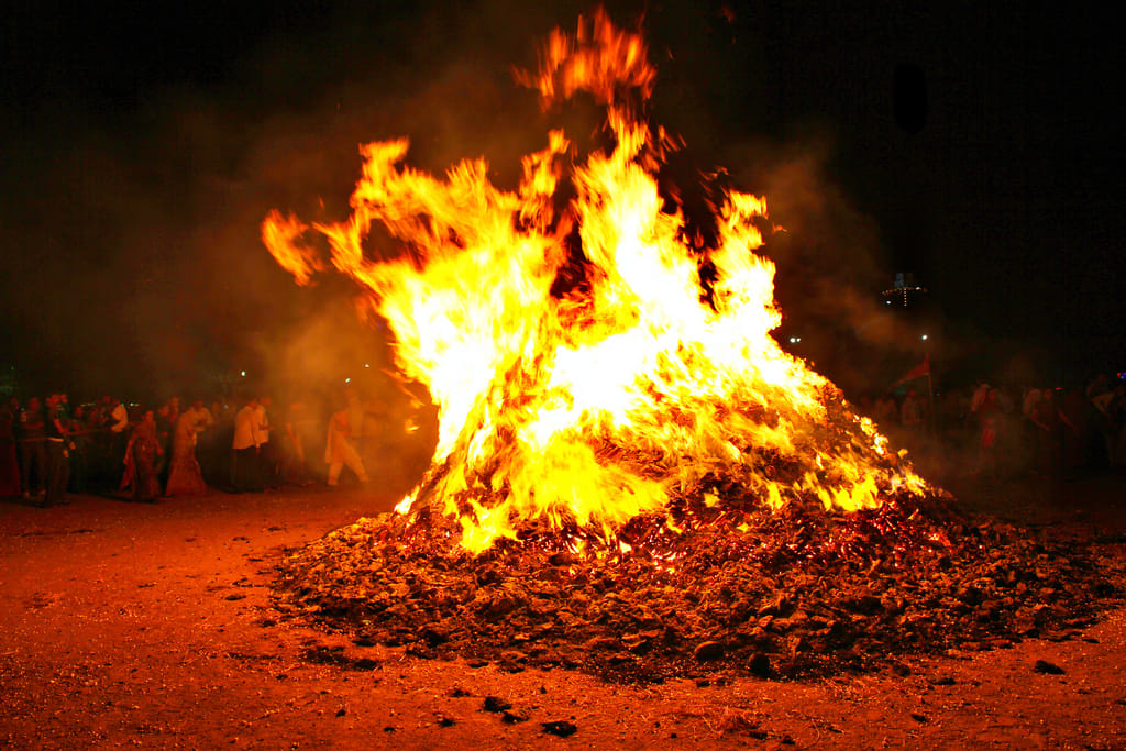 Holi 2021: Holi Dahan Pojan Time And Shubh Mahurat By Astrologer
