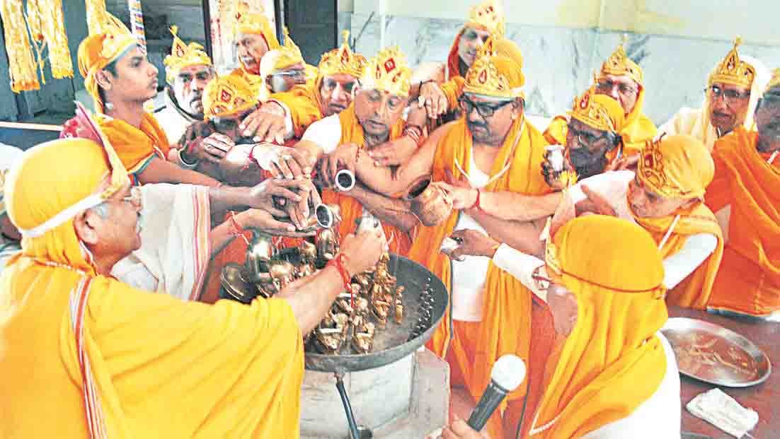 donetting religious gift to god chandra prahbu and prays