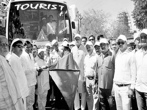 Show strength in Delhi bullion businessman