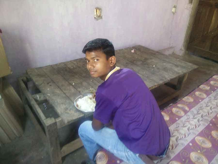Kamlu a boy of Bashtar does not not about Narendr Modi and train