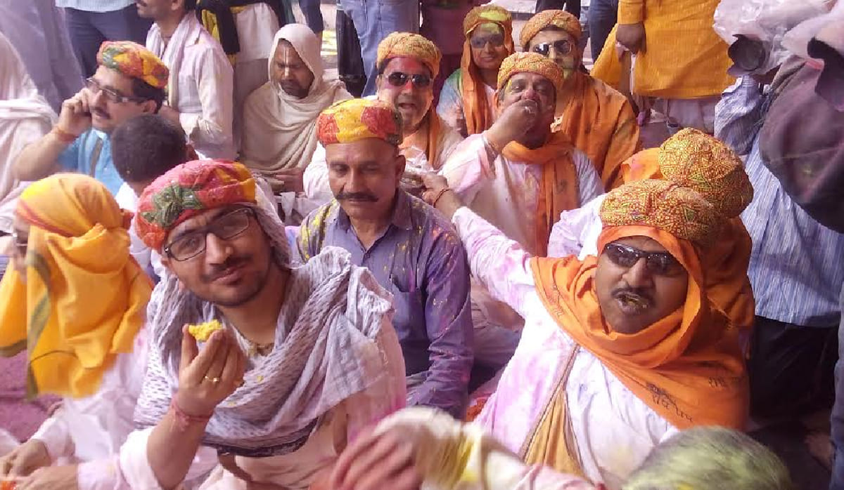 laddu holi in barsana of mathura