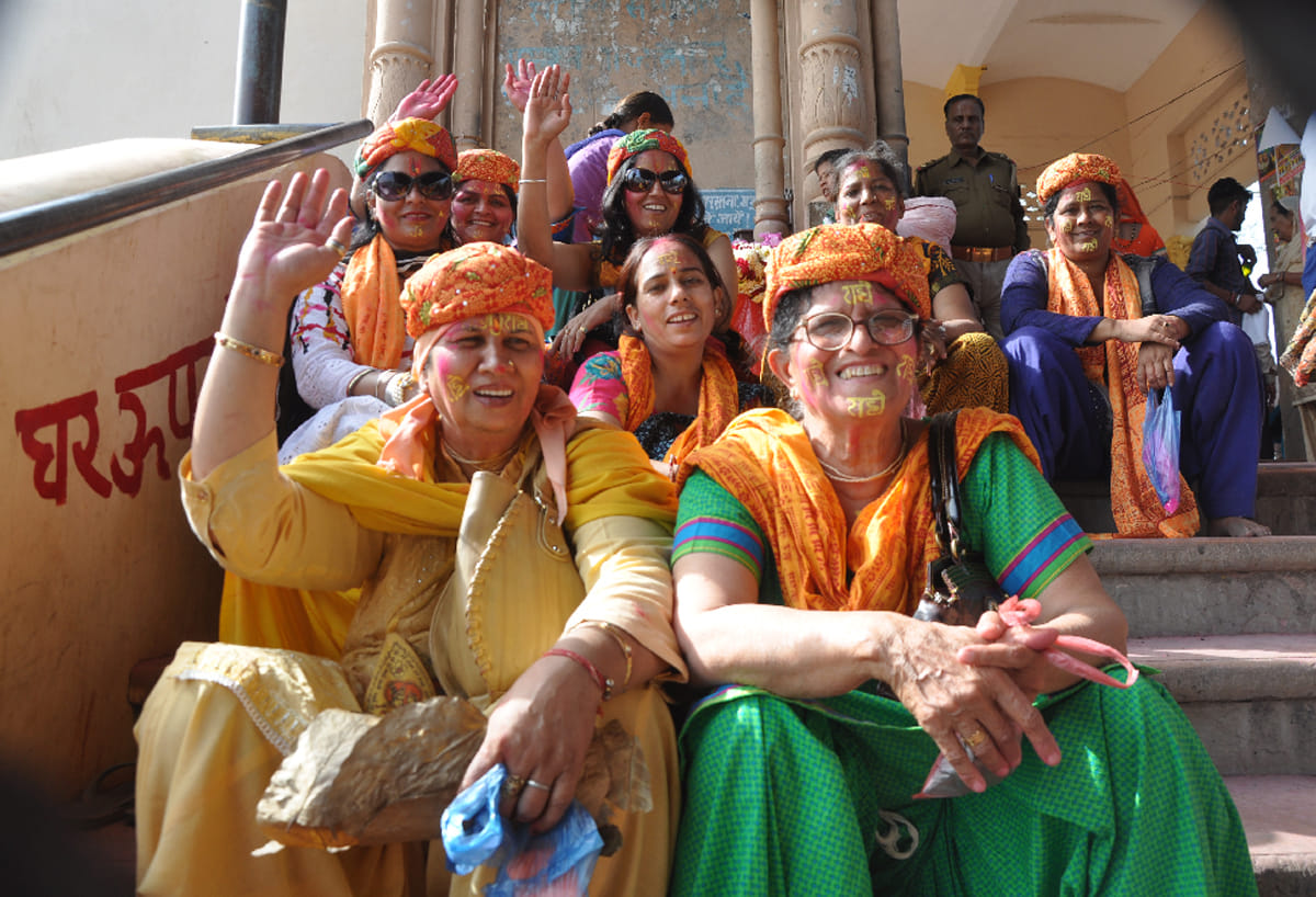 laddu holi in barsana of mathura