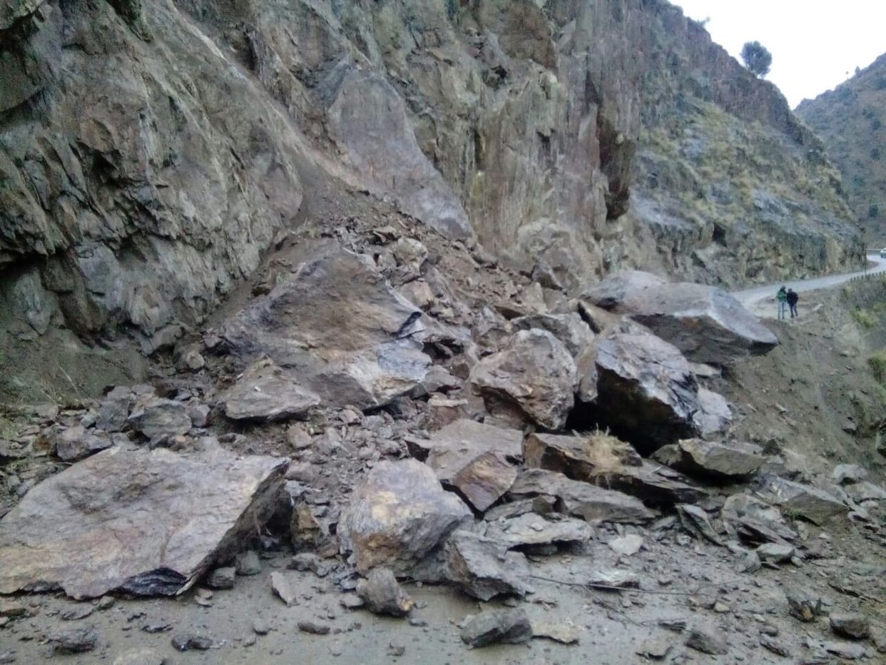 Jammu-Srinagar Highway block due to landsliding