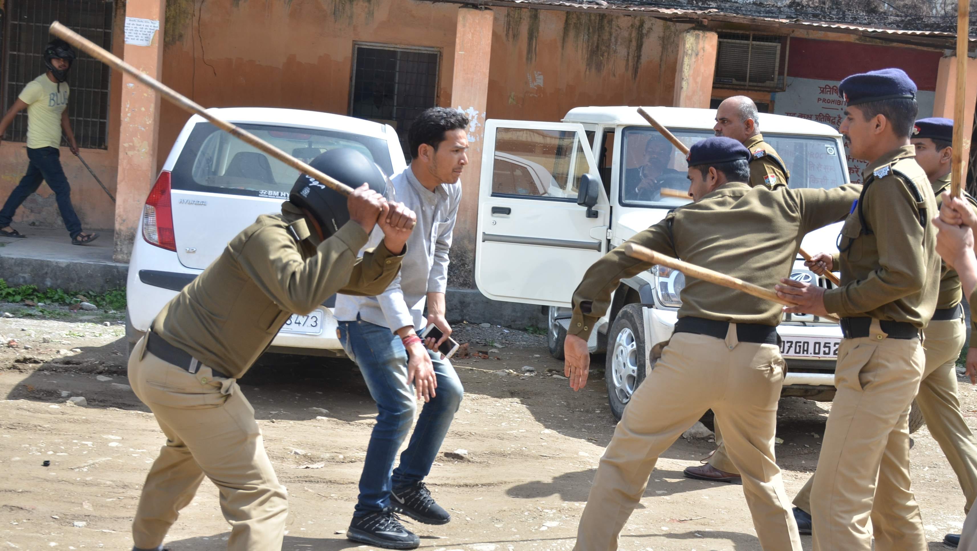 ABVP worker entered in DAV with sword.