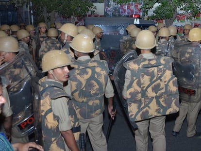  Lucknow university controversy, provost leaves kailash hostel.