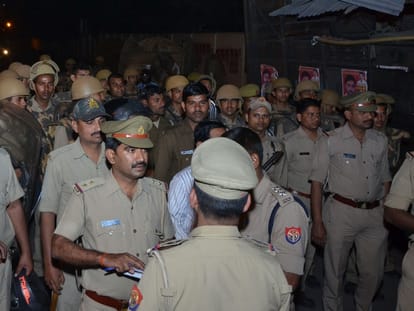  Lucknow university controversy, provost leaves kailash hostel.