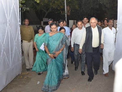 Lucknow university controversy, provost leaves kailash hostel.