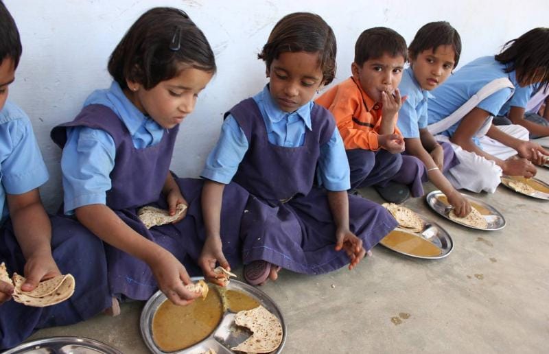 contaminated food served in school, 22 students ill in chandauli