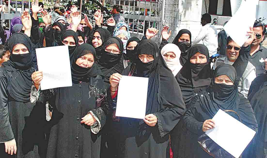 moullim protest in dm office