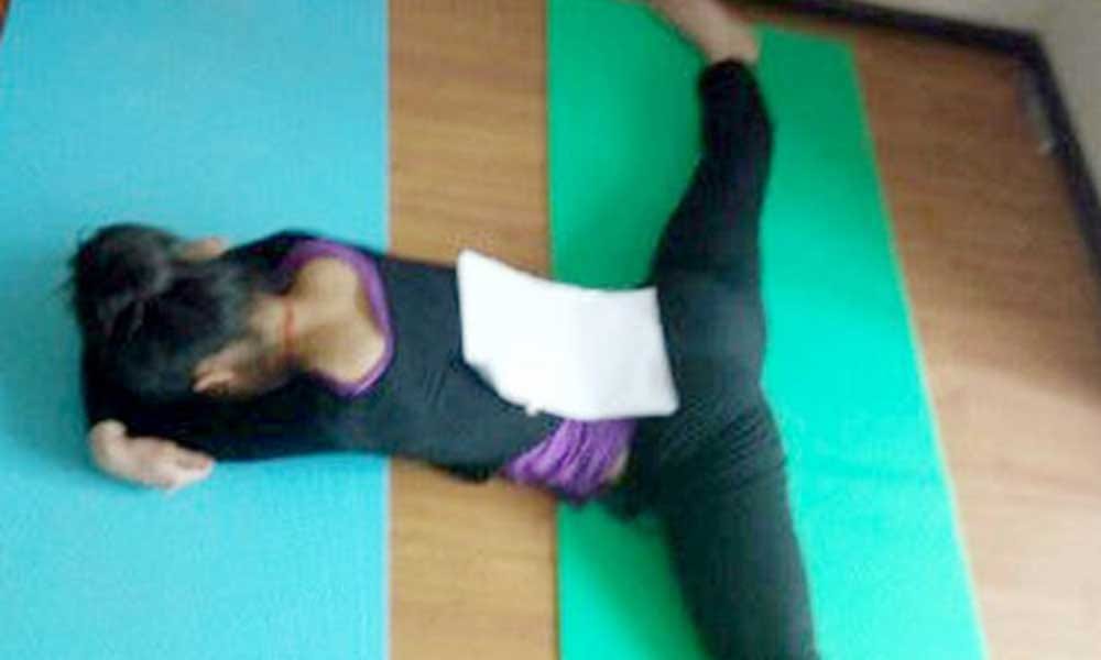 Weird  Paper waist challenge trending in China