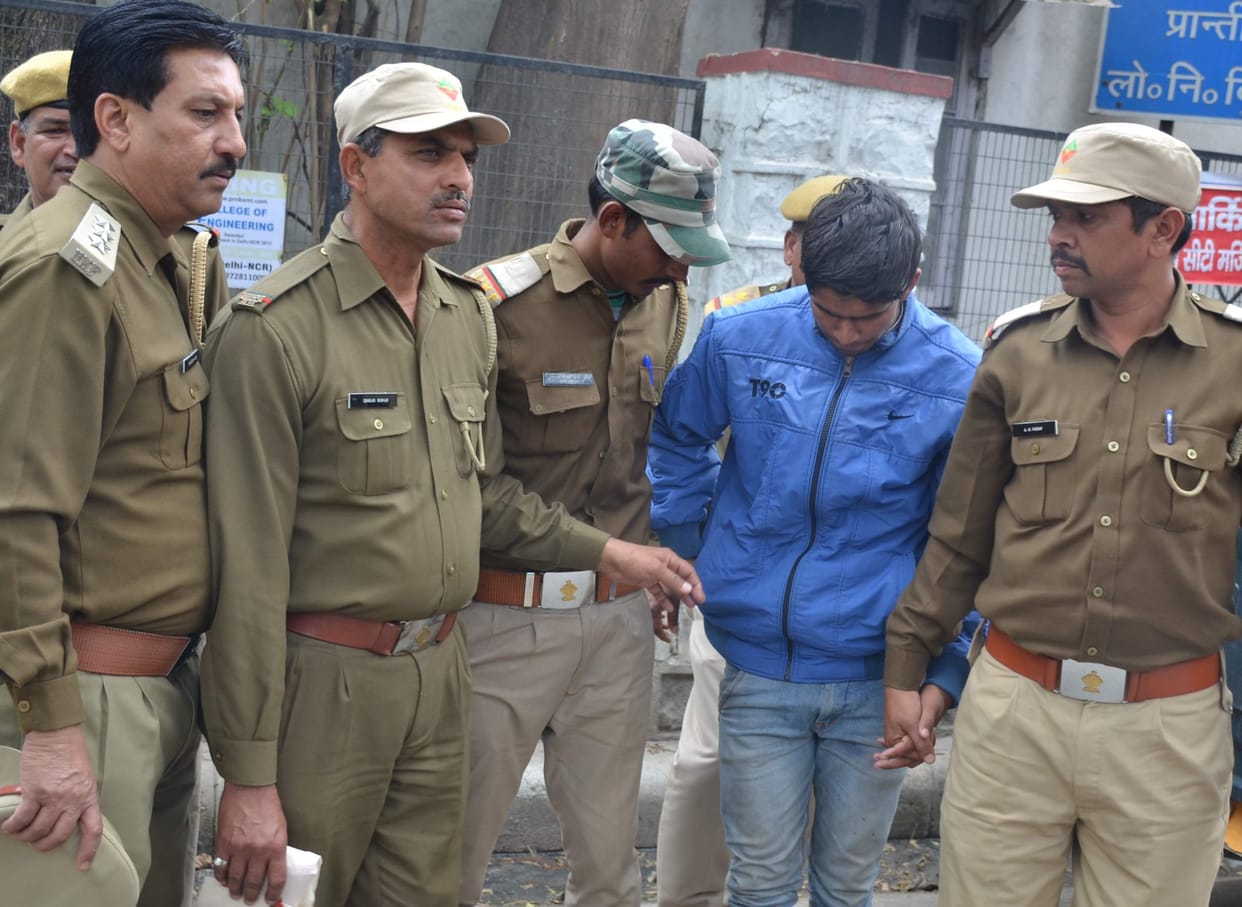 Police arreste Hunter in rajaji tiger reserve.