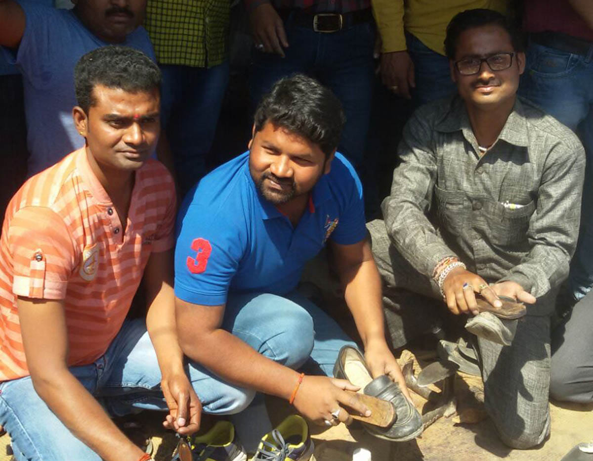 after Boot polish burnt IDOL of Finance minister