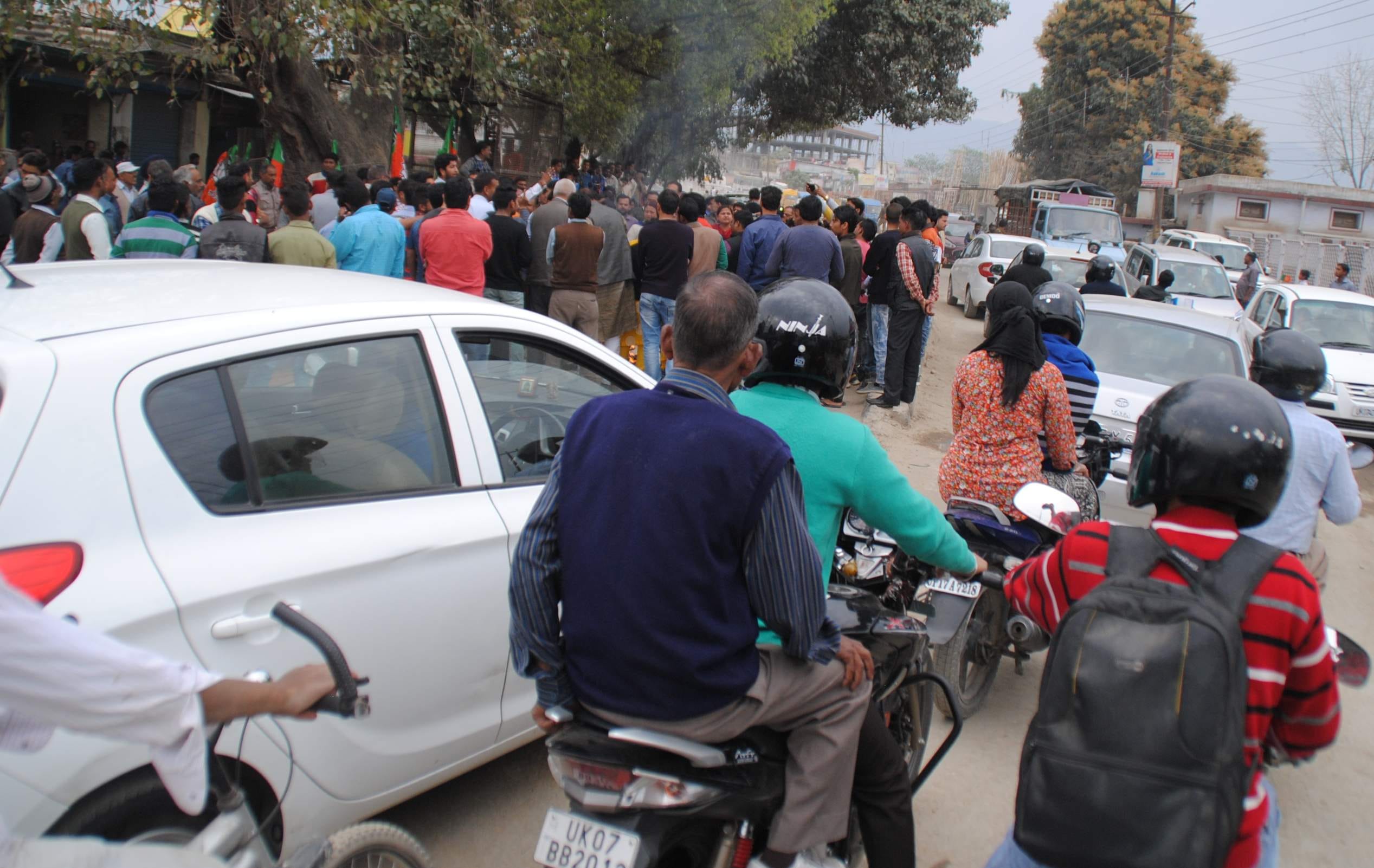 police raided BJP leader house in shaktiman case, bjp protest.