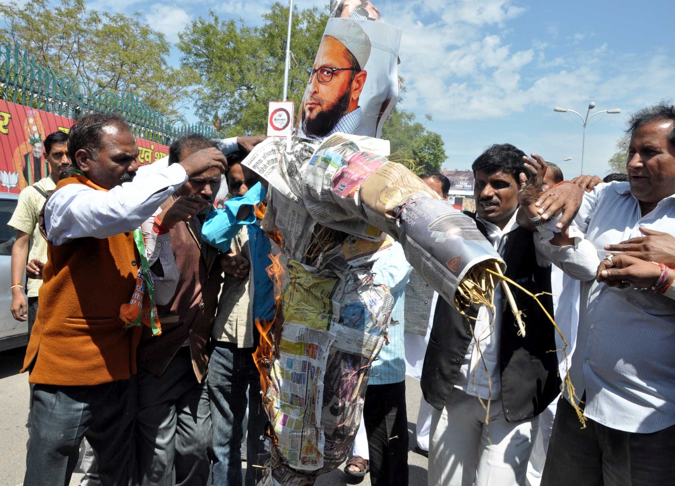  protest on asaduddin owaisi remark.