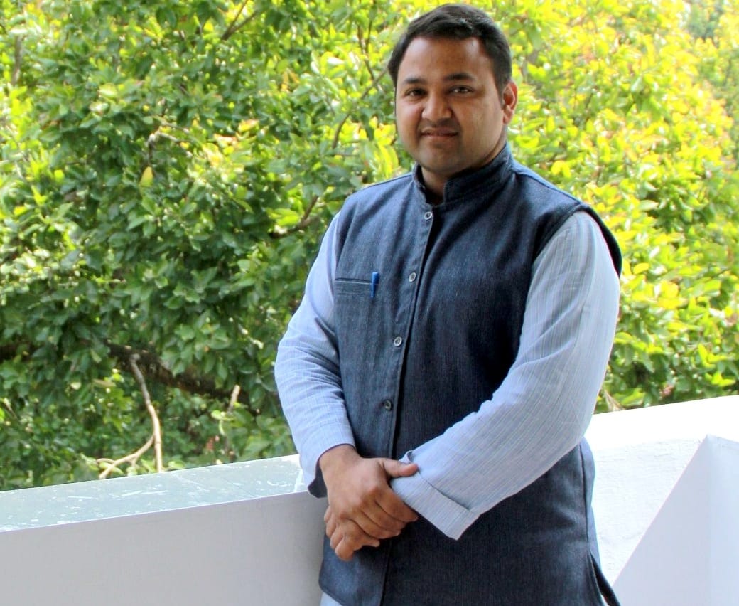 ritesh garg say no to civil service for serving people life