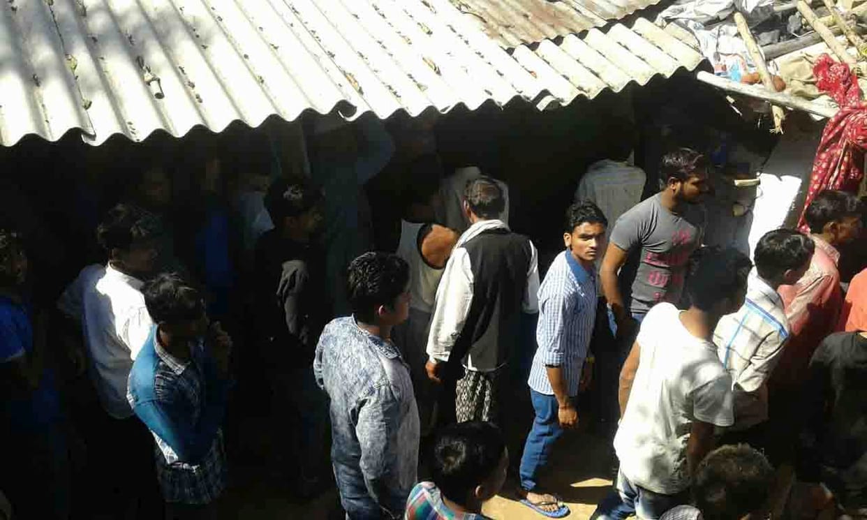 dacoit hostage farmer's hostage and do robbery