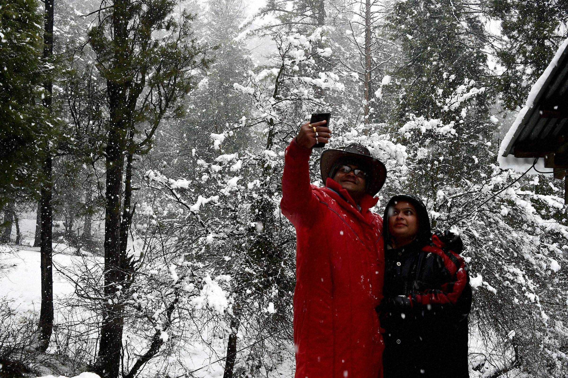fresh snowfall in kashmir