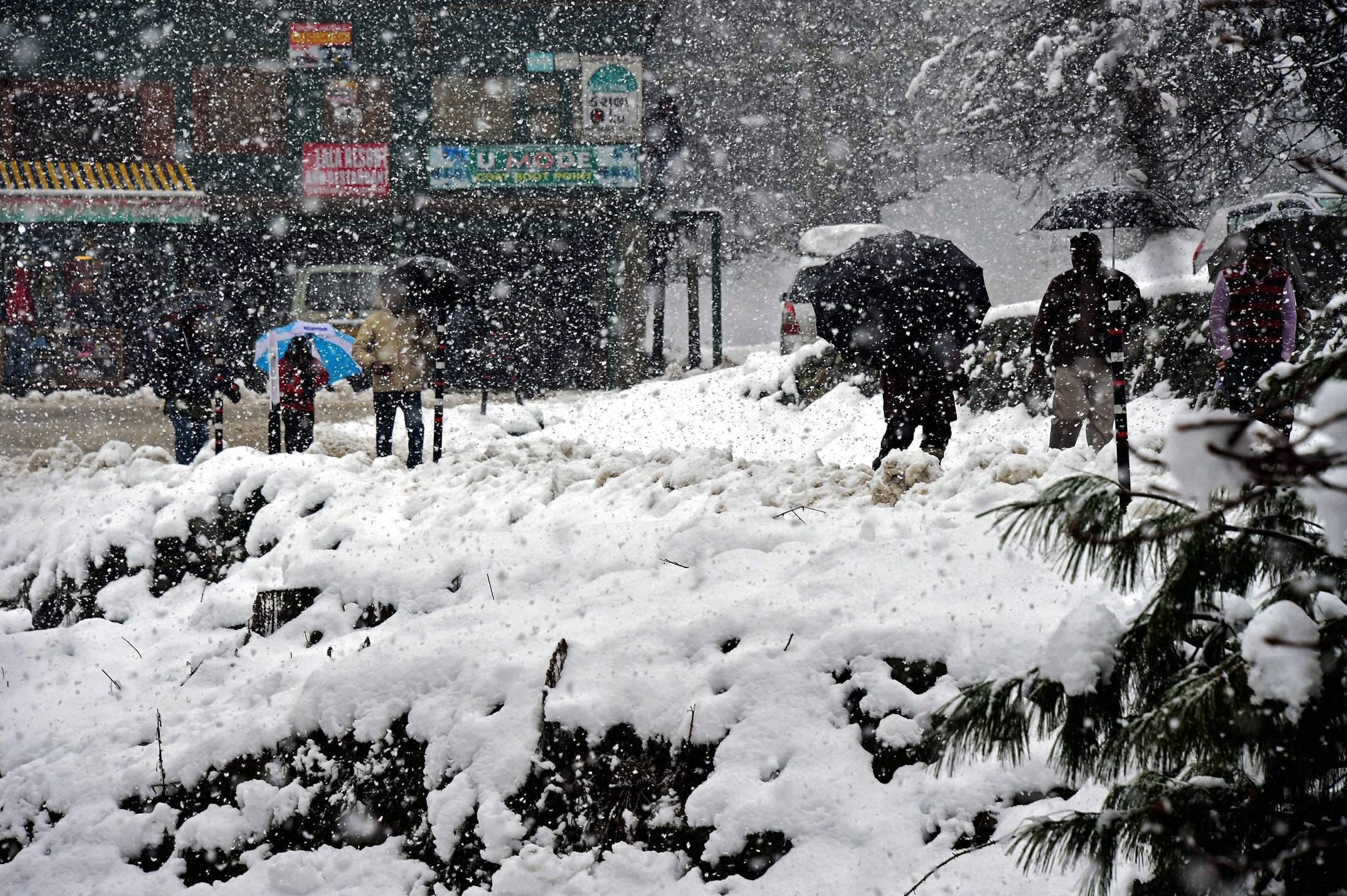 fresh snowfall in kashmir