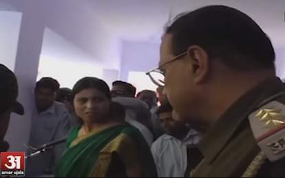 SP MLA scolds station officer for being impolite to elderly woman 