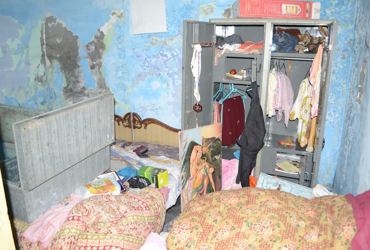 theft of lakh rupees