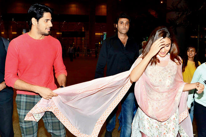 Sidharth Malhotra holds Alia's dupatta