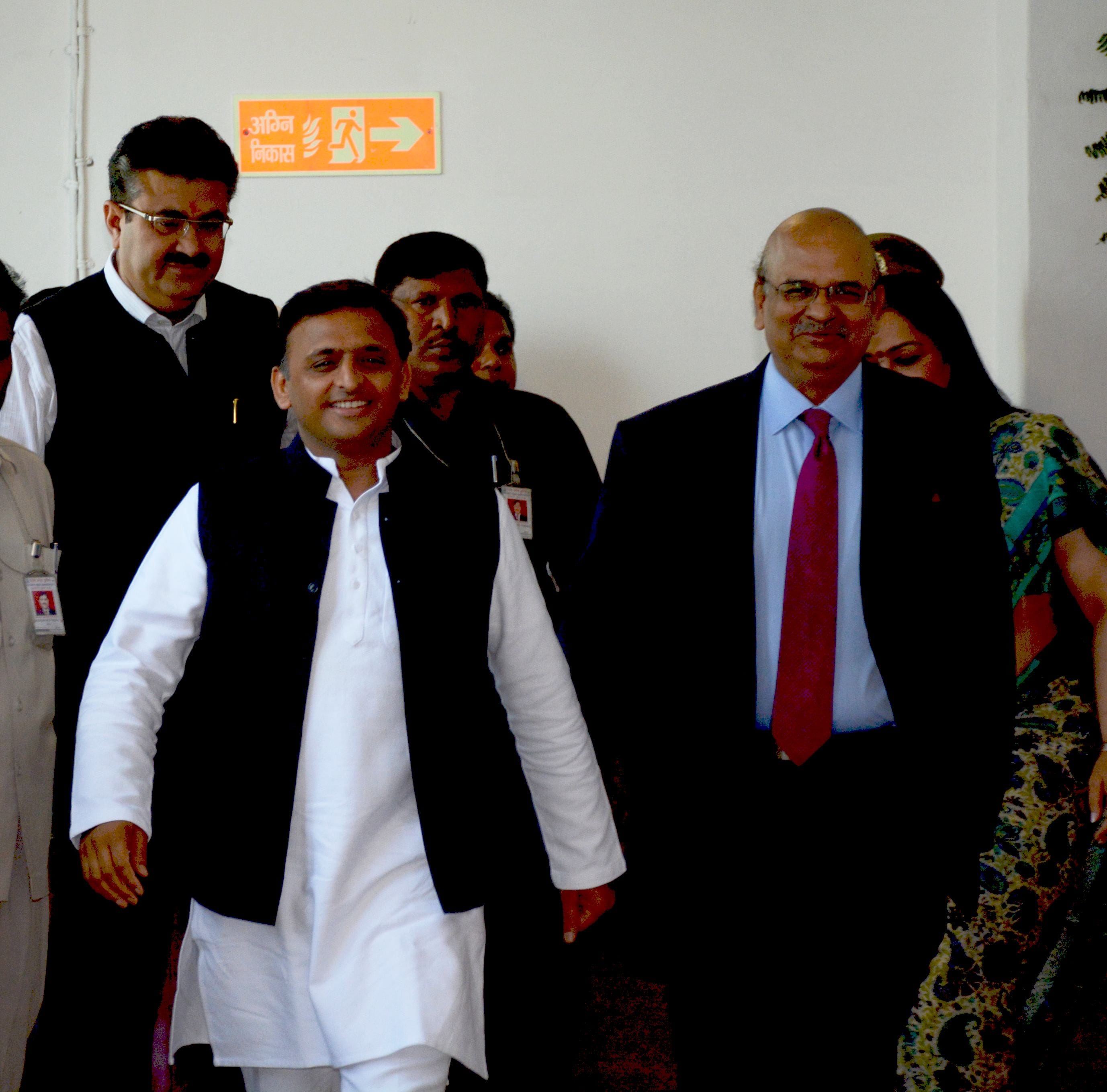 cm akhilesh give warning to officers in ias week