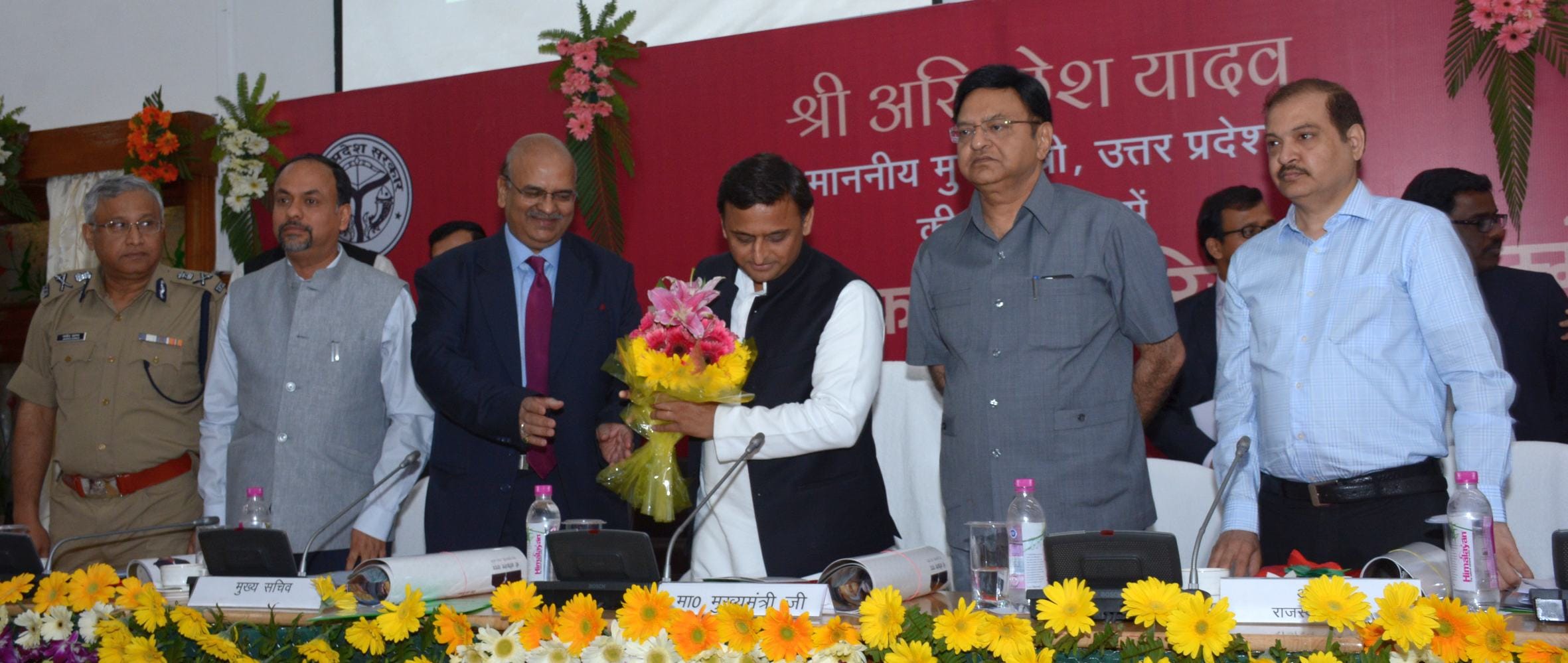 cm akhilesh give warning to officers in ias week