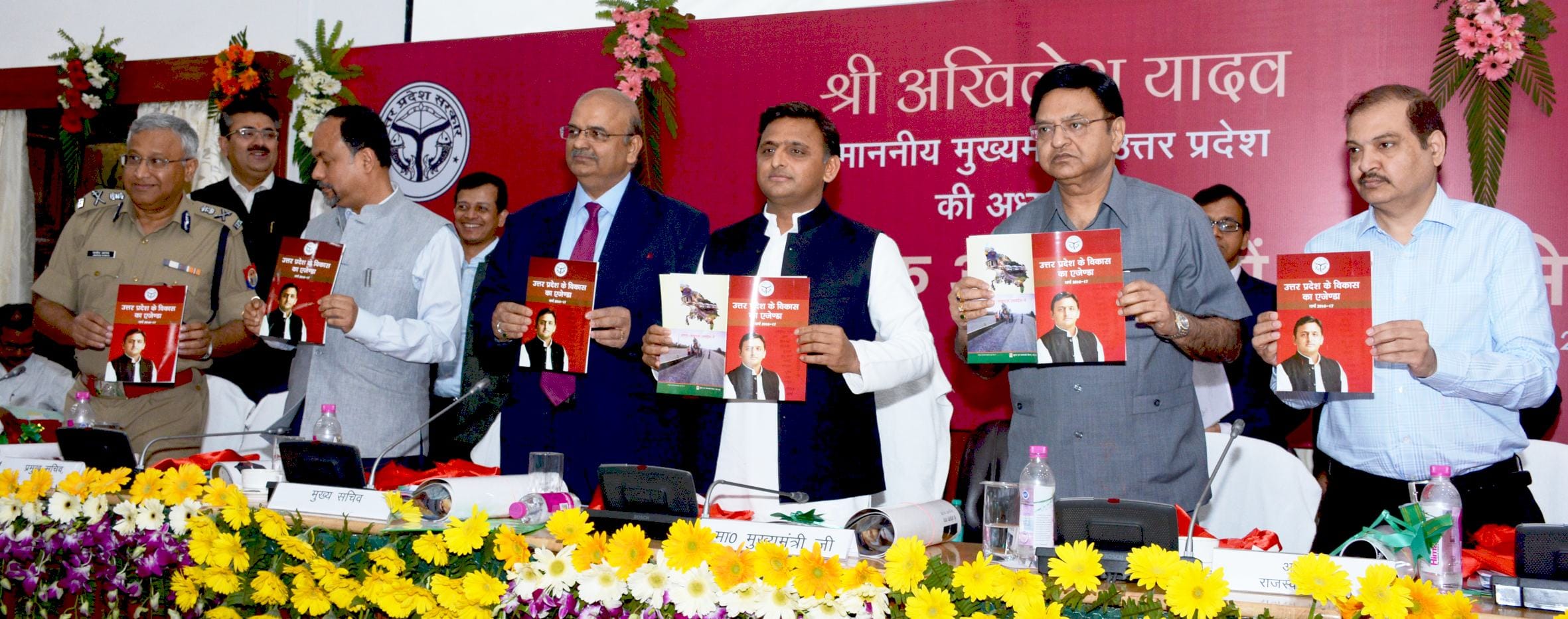 cm akhilesh give warning to officers in ias week