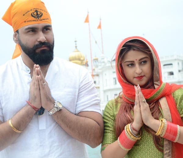 Arya Babbar and Jasmine Puri Visit Golden Temple