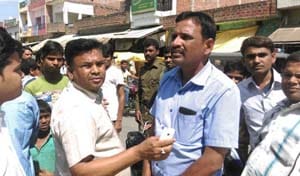 Twenty- five million of the teacher in front of the bank robbery