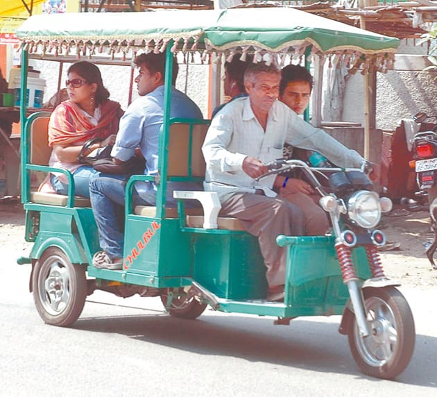 Five thousand e - rickshaw will be out of town