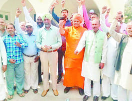 Farmers unite : VM