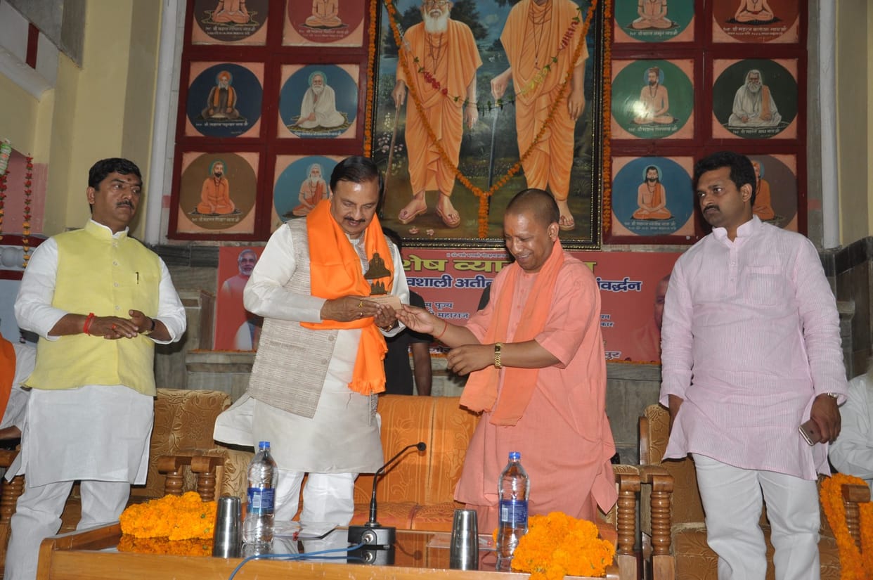dr. mahesh sharma in gorakhnath temple