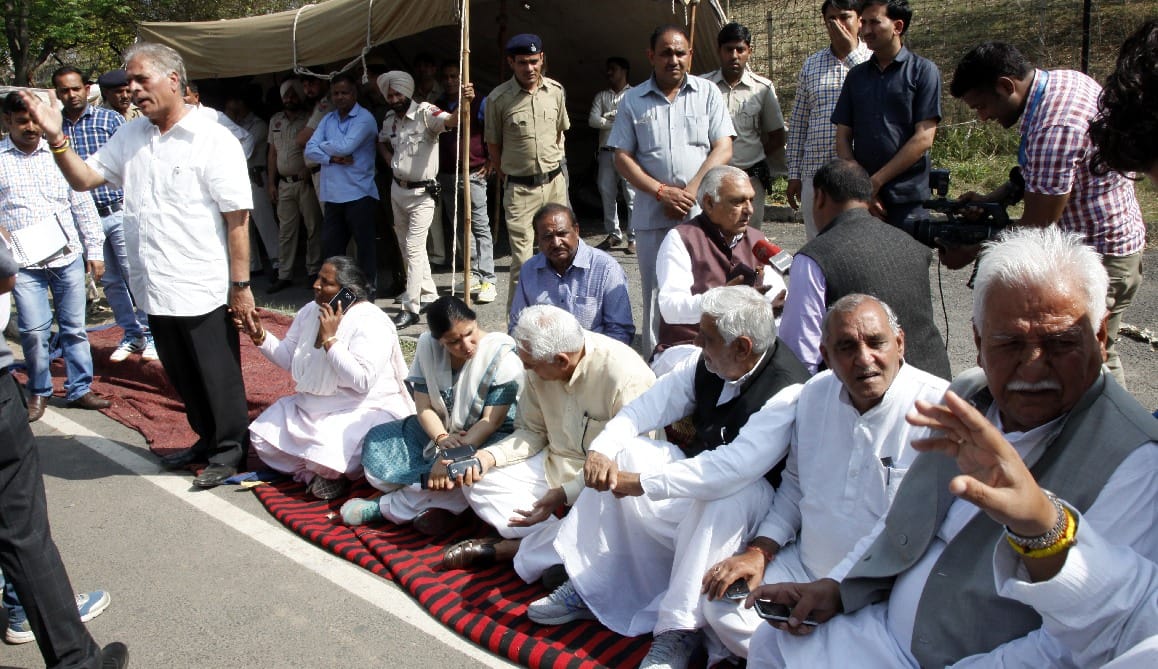 protest of haryana congress MLAs in outside of assembly