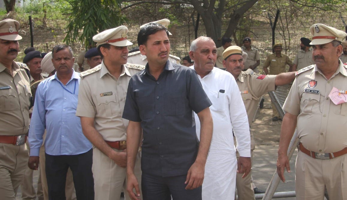 protest of haryana congress MLAs in outside of assembly