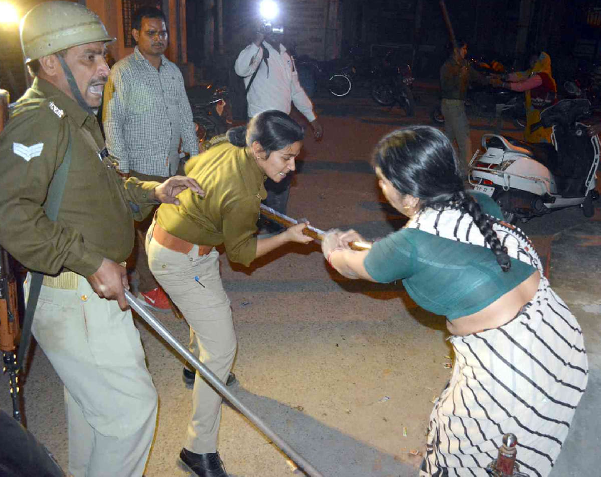 eve teasing with girl in muzaffarnagar