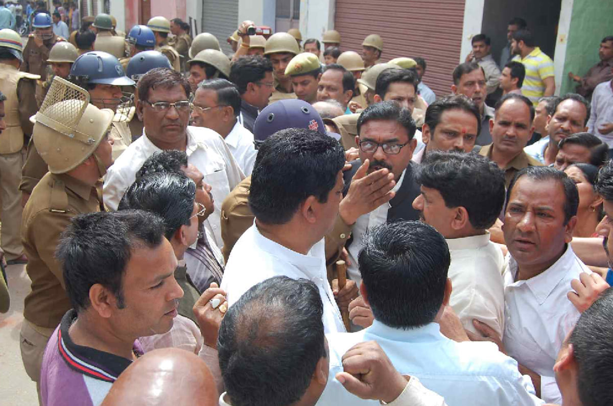 eve teasing with girl in muzaffarnagar
