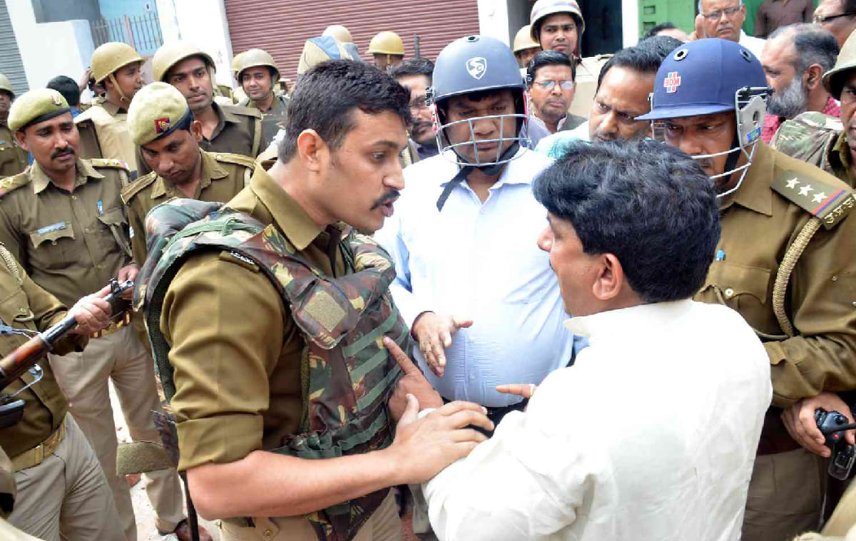 eve teasing with girl in muzaffarnagar