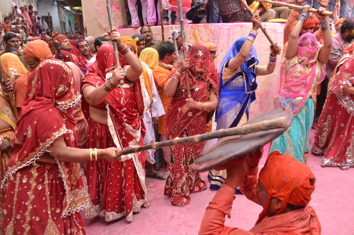 Holi 2023 do not wear these types of clothes during playing holi