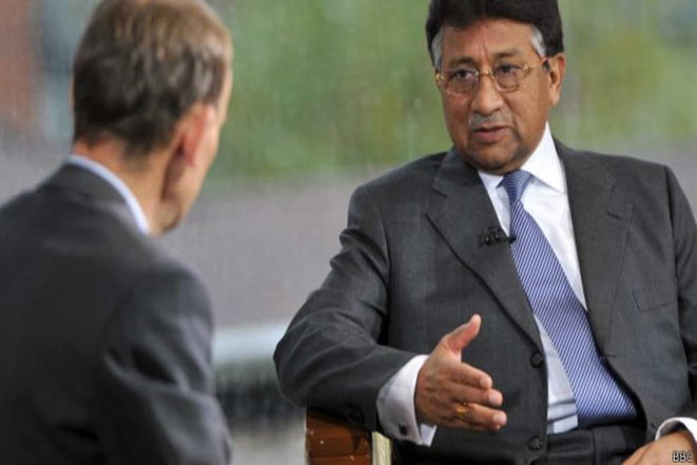 parvez musharraf left pak and reach dubai