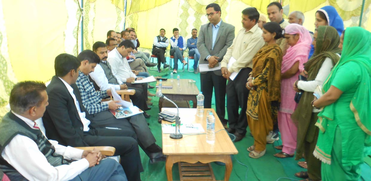 Public rais a problem in Pershana Janta ke dawar