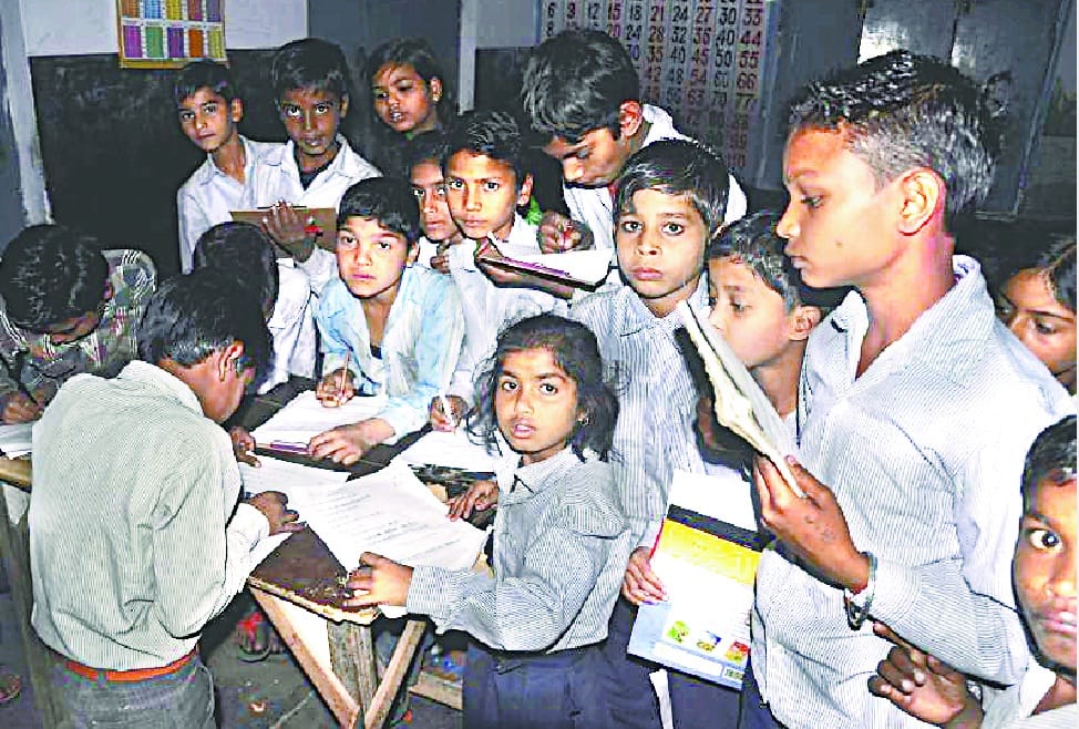 students are givimg exam after tearing the paper from their copies edecation