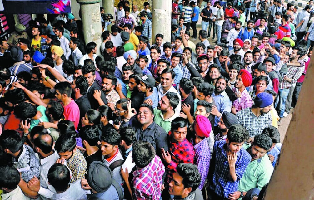 Look, India vs Australia Match Audience's Passion